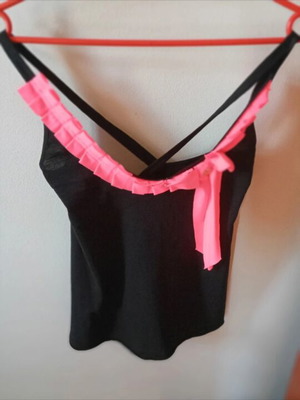 Benissimo women's black tank top with pink ruffle and strass pin, like new