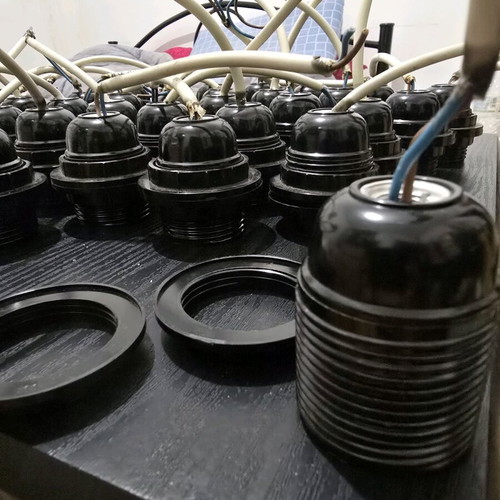 Black E27 lamp holders used, pack of 30 with cables
