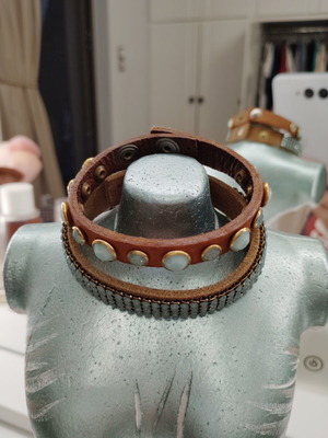 Bracelet set with turquoise stones on natural leather like new