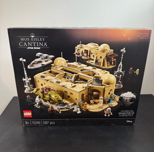 retired lego Star Wars set. mos eisley cantina 75290