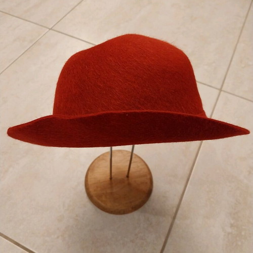 Women's winter hat new, red, size 55