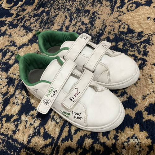 El Waikiki white kids' casual shoes size 33 with physics symbols