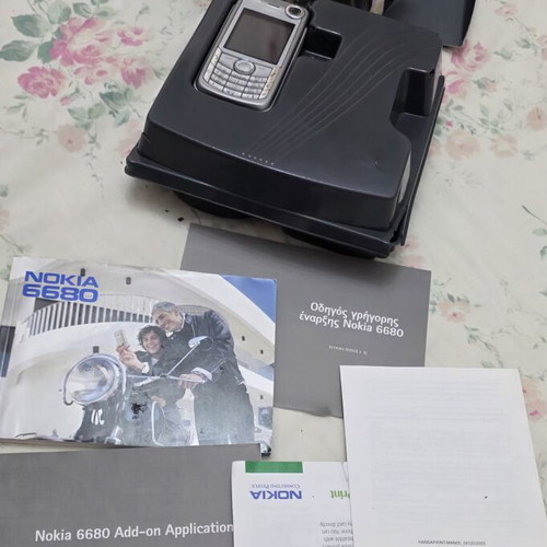 Nokia 6680 phone like new complete with accessories