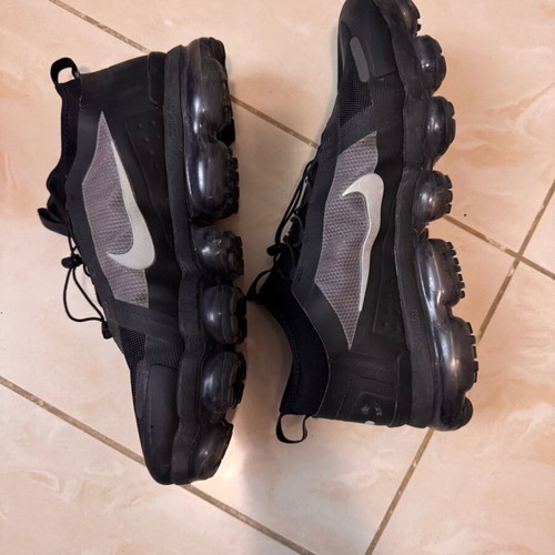Nike Vapormax athletic shoes used, size 47.5, black