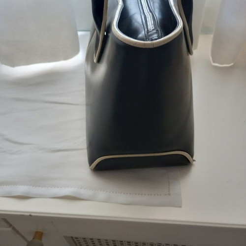 Vera Pelle leather handbag like new, black and white