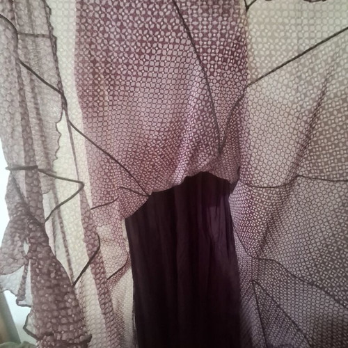Alma Libre burgundy dress like new, tulle sleeves, lined