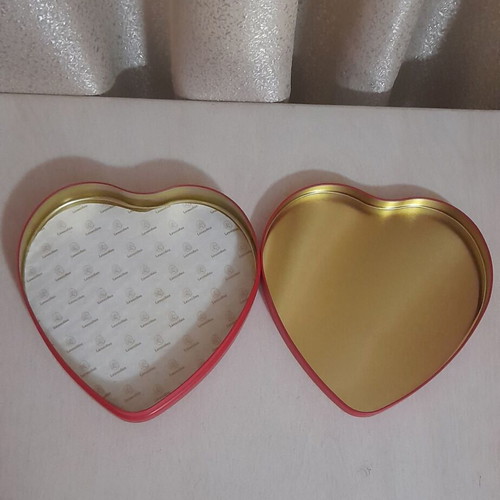 Leonidas Maître Chocolatier Heart-Shaped Metal Box like new