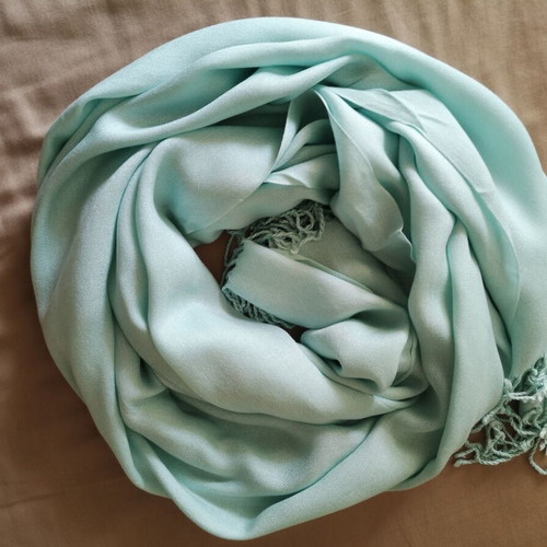 Scarf light green like new