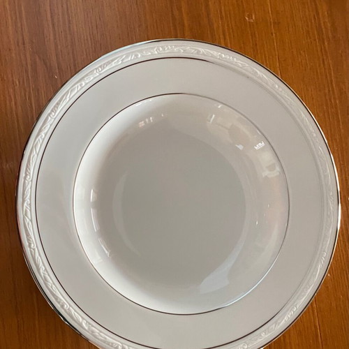 Noritake dinnerware set new, 8 dinner plates, 8 first course plates, 4 deep plates, salad bowl, platter