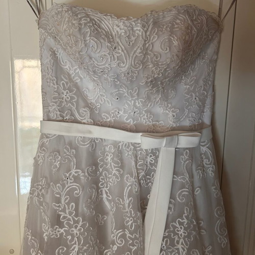 Maggie Sottero wedding dress used, white lace, size 10