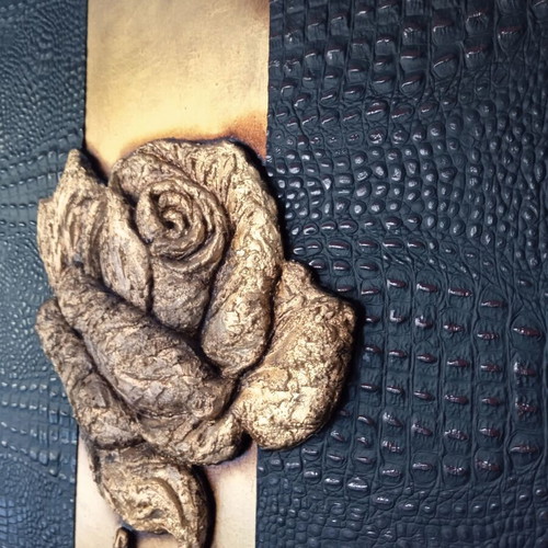 Painting Italian artwork on leather with gold embossing like new