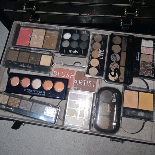 Eyeshadow palettes for eyebrows and blush like new