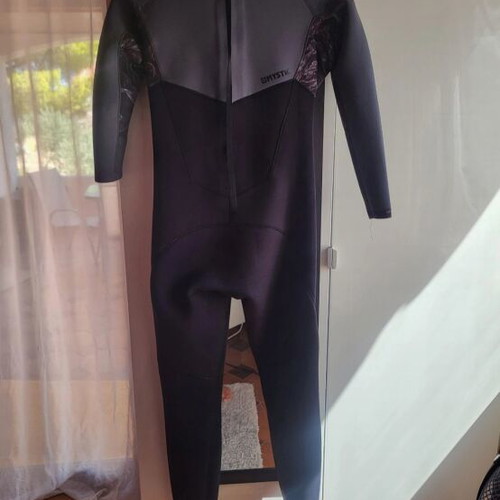 Mystic women's wetsuit 4/3 size L like new