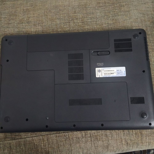 HP Presario CQ57 laptop like new with charger and case