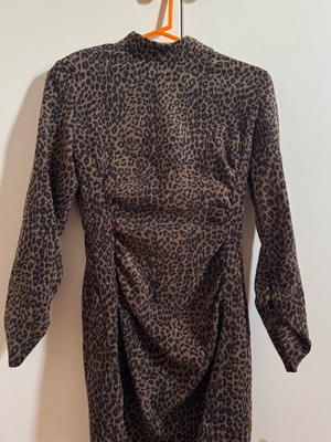 Zara leopard dress like new above knee with shoulder pads