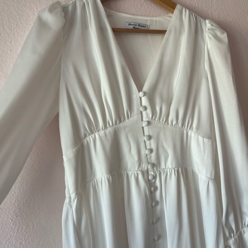 Midi dress white romantic with buttons and puff sleeves like new