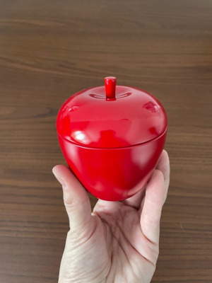 Κερί σε σχήμα μήλου με άρωμα μήλου και κανέλας