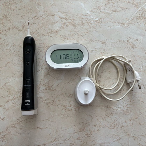 Oral-B Triumph IQ 5000 electric toothbrush used