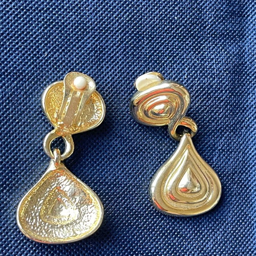 Vintage gold-tone clip-on drop earrings 80s style