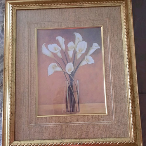Frames like new with golden frame and white lilies and roses theme