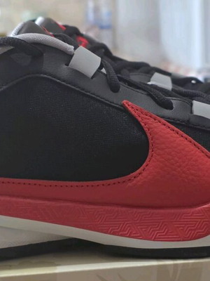 Nike Air Zoom Freak 5 καινούργια, μέγεθος 45, μαύρο και κόκκινο