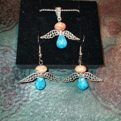 Angel jewelry set handmade like new with agate and glass beads