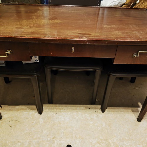 Saridis Desk and 3 Treccia Leather Chairs used set
