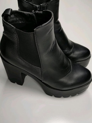Black boots size 40 like new
