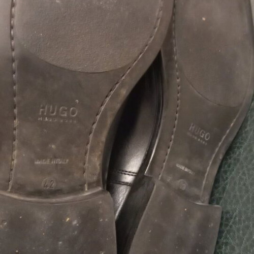 Hugo Boss leather ankle boots like new, black