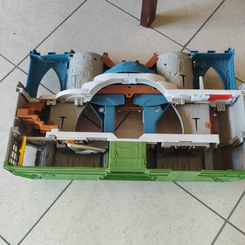 Large castle playset with traps and war details