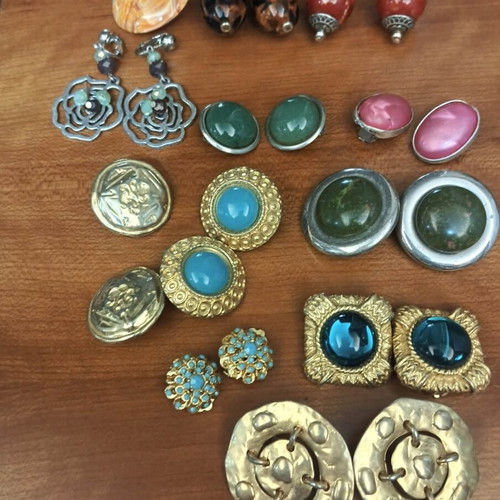 Vintage earrings pack of 12 pairs from the 80s, like new, clips