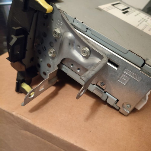 Toyota Yaris XP13 Radio CD with USB port like new, model 86120-0D640