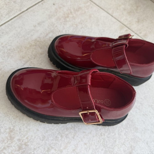 Mary Jane children's shoes size 26, shiny burgundy patent leather, like new