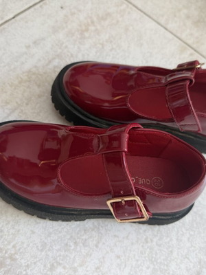 Mary Jane children's shoes size 26, shiny burgundy patent leather, like new