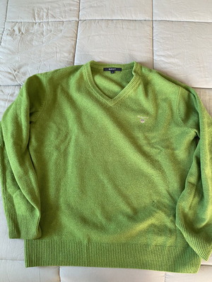 Gant sweater medium used, green with repaired hole