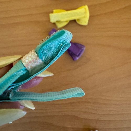 Hair clips for girls in 4 different colors like new