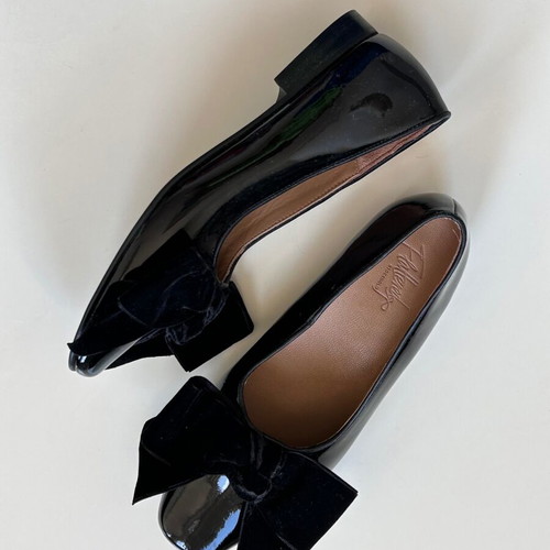 Flattered black coquettish women's shoes like new, size 38