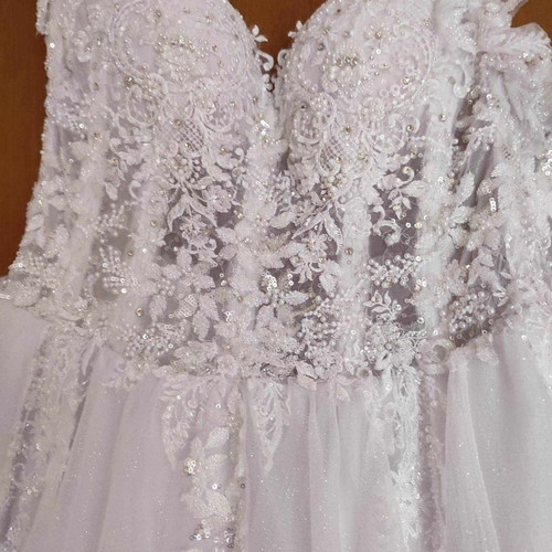 Wedding dress new with veil and genuine Swarovski stones