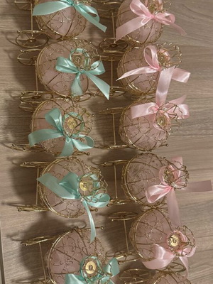 Carriage bonbonnieres like new, pack of 14 with ribbon and pearl