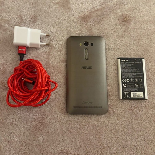 Asus Zenfone mobile phone like new with second battery and 1.5m cable