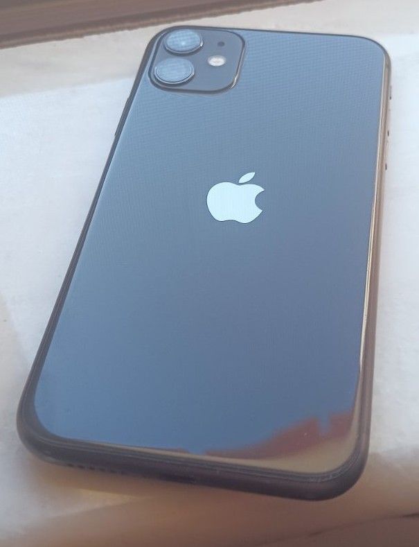 iPhone 11 64GB like new, black, complete… - € 89,00 - Vendora.cy
