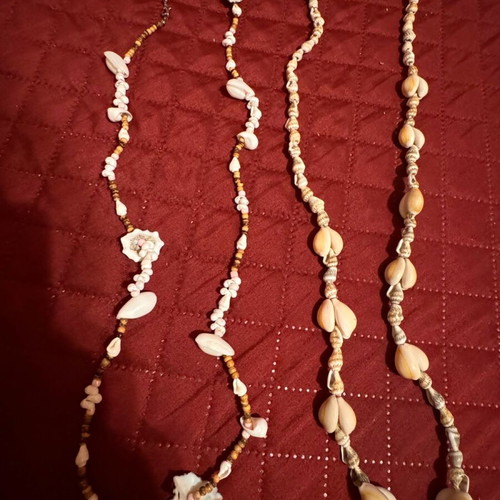 Shell necklaces like new, set of 2 pieces