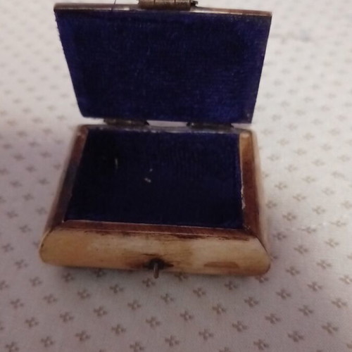Vintage small jewelry box new