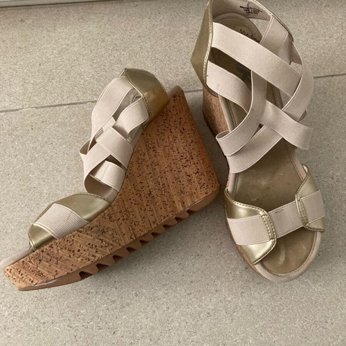 DKNY platform sandals like new, beige, size 40