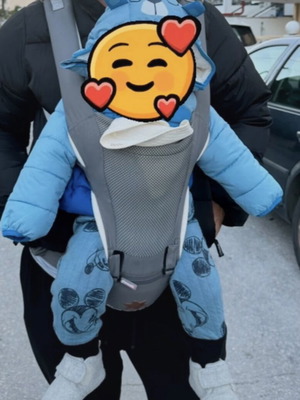 Comfortable baby carrier with support seat and zipper storage