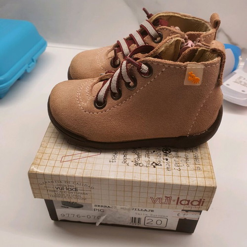 Leather baby shoes size 20 like new, anatomical with soft sole