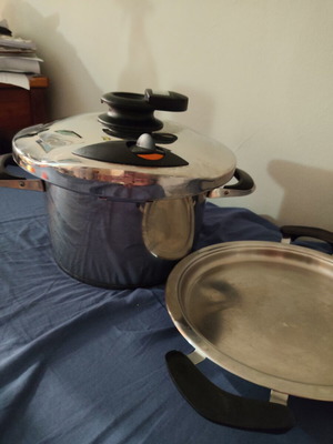 AMC pressure cooker 6.5 liters with griddle pan