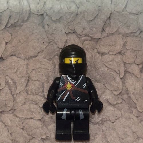 Lego Ninjago Cole The Golden Weapons 2011 like new