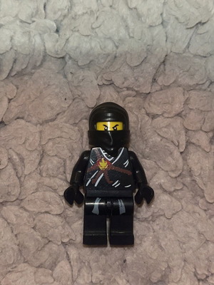 Lego Ninjago Cole The Golden Weapons 2011 like new