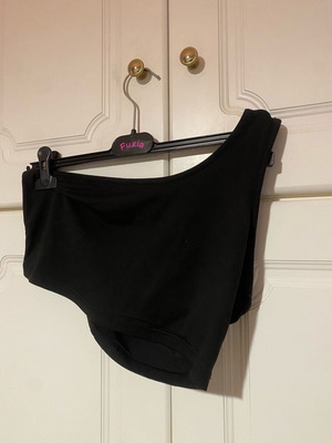 Black asymmetrical one shoulder crop top Shein like new, size M